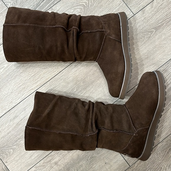 Skechers Australia Boots 👢 - Picture 2 of 8